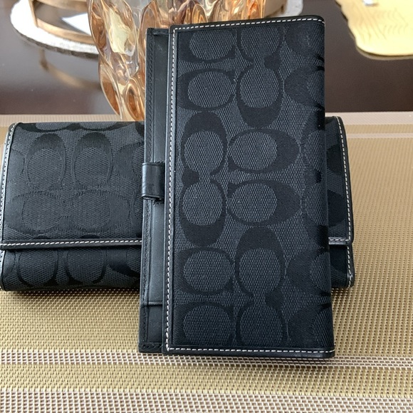 Coach long wallet with check book cover - Picture 2 of 16